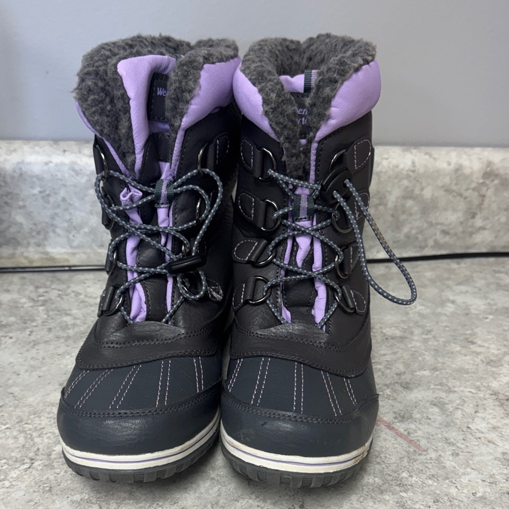 totes Kids Snow Boots in Black and Purple - Picture 4 of 4